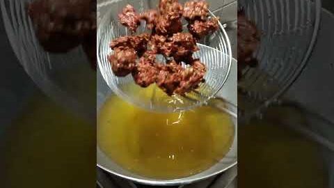 Crispy outside, saucy inside 😋 Veg Manchurian love ❤️#Veg manchurian #Desi chinese#Homemade chinese