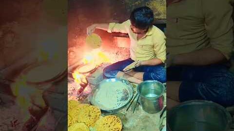 मक्के की रोटी और हल्दी सब्जी 😍#sabji #desi #yt #youtubeshorts #food #recipe #shorts #rajasthan #love