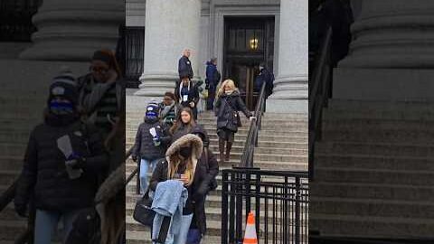 Luigi Gals Mangione Federal Court New York NYC America USA Manhattan City Hall Viral Trending News