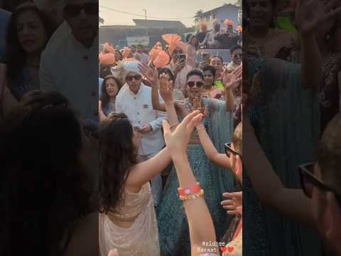 Priyanka Chopra DANCES to ‘Desi Girl’ while hubby Nick Jonas cheers for her at Siddharth’s Baraat 🤩