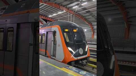 Indian Metro vs Pakistan Metro #viral #shortvideos #metro #train #kanpur #delhi #pakistan #transport