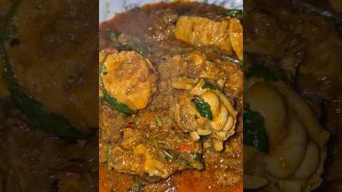 Desi Style Chicken🍗🤩#shorts#ytshorts#vilarchicken#chickencurry #villagelife @village cooking channel