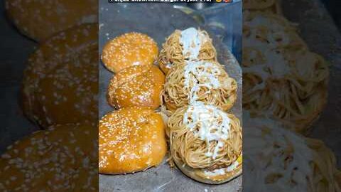 Punjab’s Desi Chowmein Burger🤤❤️ at just ₹40/- #shorts #burger #indianstreetfood