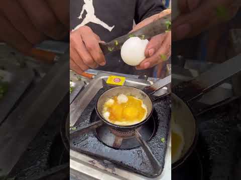 Street Style Egg Poach 😋 | Desi Anda Recipe #Trending #streetfood #shorts #eggpoch