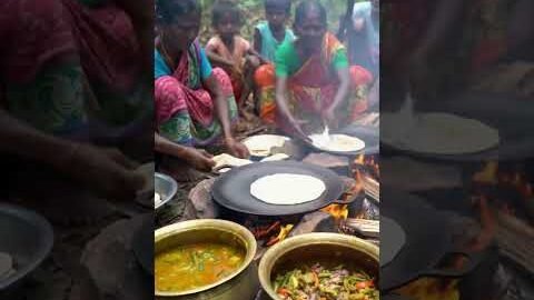 Traditional Aadiwasi Food Cooking in Jungle | Desi Village Style Roti & Curry #aadiwashi #cooking
