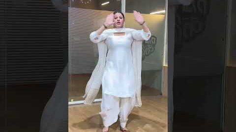 Jaan Jaan #dance #bhangradance #bhangra #jaanjaan #dancecover #love #newpunjabisong #trendingshorts