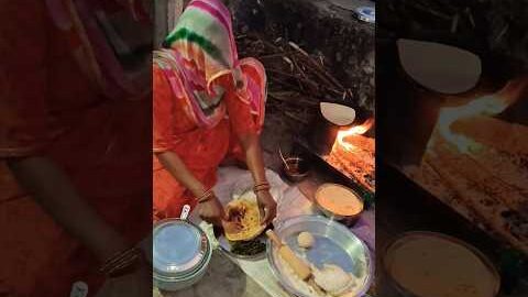 गांव का सादा भोजन 😋#gaon#khana#marwadi#culture#desi#chulhacooking#youtubeshort#shortsviral#trending