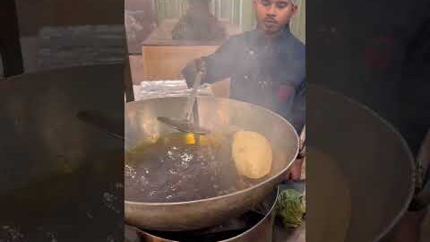Desi ghee ke asli chole bhature #streetfood #foodie #cholebhaturae #tasty