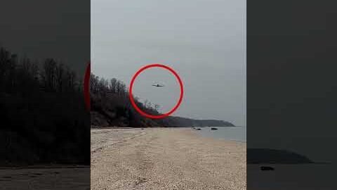 Plane makes emergency crash lading on Long Island beach #shorts ✈️