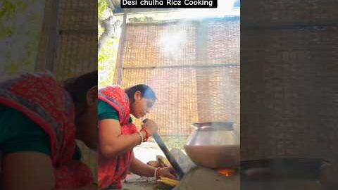 Desi Chulhe par Rice Cooking #desi #food #shorts #vibes #villagecooking #khana #rice