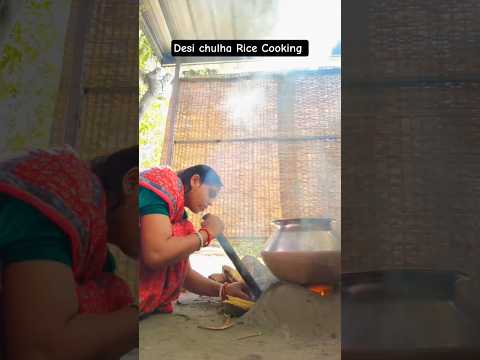 Desi Chulhe par Rice Cooking #desi #food #shorts #vibes #villagecooking #khana #rice