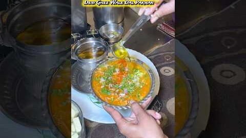 Desi Ghee Wale Dal Pakwan🤪#dalpakwan #sindhifood #indiantestyfoodtour #food #ytshorts #ytviral 
