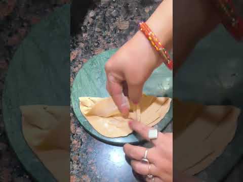 Unique Paratha Folding #shorts #trending #food #desi #paratha #roti #youtubeshorts #viralvideo