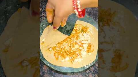 World’s Best Paratha Folding #shorts #trending #food #desi #paratha #roti #youtubeshorts #viralvideo