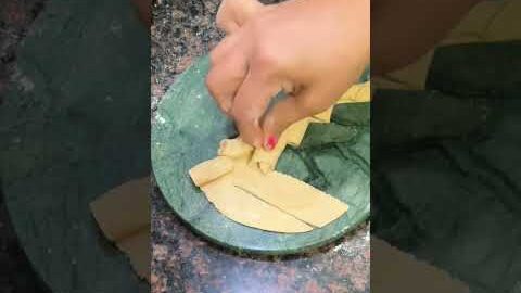 Unique Paratha Folding #shorts #trending #food #desi #paratha #roti #youtubeshorts #viralvideo