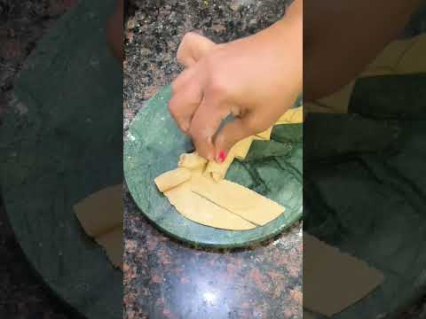 Unique Paratha Folding #shorts #trending #food #desi #paratha #roti #youtubeshorts #viralvideo
