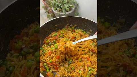 Desi Tadka Maggi Recipe 🔥|Easy & Spicy Comfort Food 🤤#shorts #maggi #viralvideo #shortsfeed