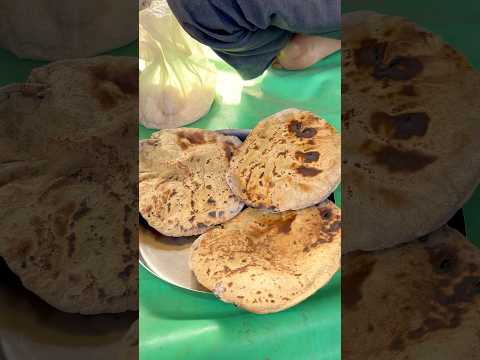दुनिया की सबसे ताकतवर रोटियां #village #cooking #food #desi #lifestyle #viral #shorts
