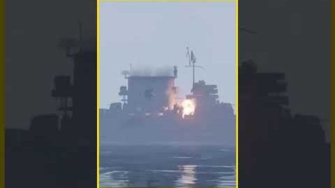 US Warship Destroyed in Seconds? Middle East Tensions Explode! #shorts #viral #trending #usa #news
