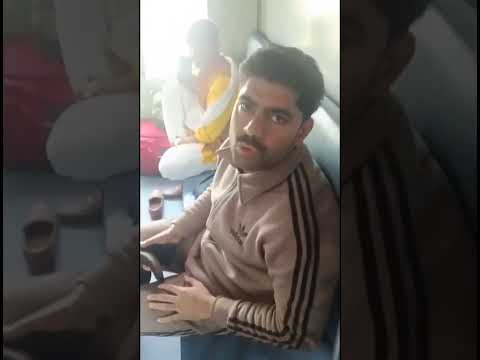 पुलिस की दादागिरी ट्रेन में बिना टिकट travel karte pakara gaya#shortsfeed #shorts #shortsnews#aajtak