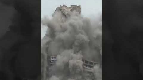 India demolishes illegal skyscrapers, evacuates thousands | USA TODAY #Shorts
