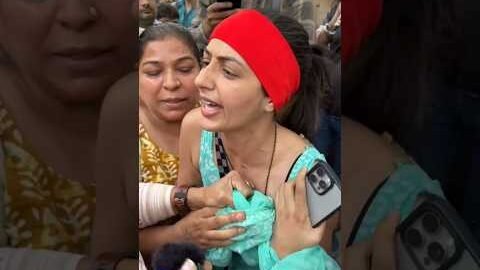 वायरल बड़ा पाओ वाली पर मारने आया दुकानदार viral vadda pao women fight#shortsfeed #shorts #aajtak