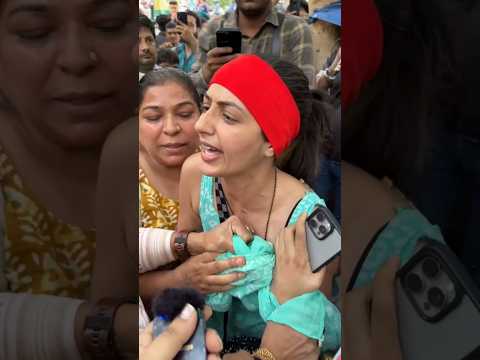 वायरल बड़ा पाओ वाली पर मारने आया दुकानदार viral vadda pao women fight#shortsfeed #shorts #aajtak