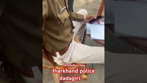 झारखंड पुलिस की दादागिरी bike walle ko thappad mar diya #shortsfeed #viralnews #shorts #aajtaknews