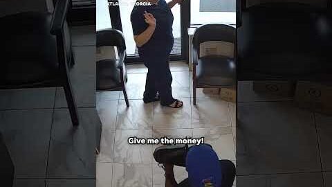 Thief’s demands ignored during failed robbery attempt #Shorts