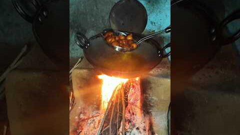 Gulgule 👌😍 rajasthani desi food #status #funny #desi #villagelife #gulgule #rajasthani