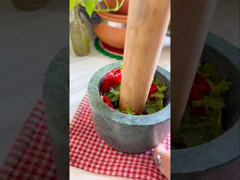 लाल मिर्च लहसुन चटनी 😍 #desi #food #rajasthan #marwadifoodfactory #youtubeshorts