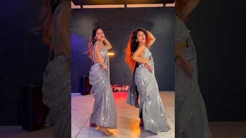 Desi girl! @staysassywithshivika #choreography #dance #bollywooddance #desigirl #saree #ytshorts