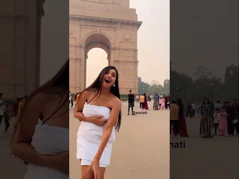 Viral towel dance in front of india gate #viralvideo #viralshorts #toweldance #indiagate #trending