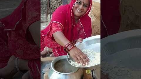 सबका पसंदीदा नास्ता 😍#gaon #desi #khana #villagelife #food #cooking #viral #shorts #rajasthan