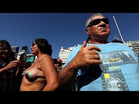 Argentina : topless protest