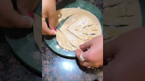 Unique Design Paratha Folding#shorts #trending #food #desi #paratha #roti #youtubeshorts #viralvideo