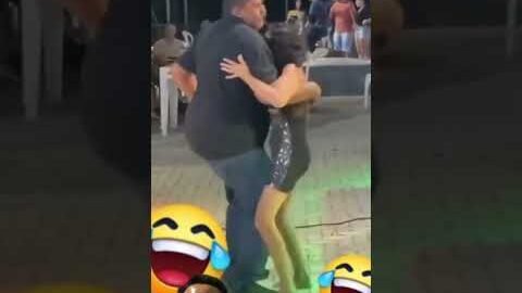 Suéltale la gallina a doña ramona jajaj. #shorts #shortsviral #shortvideo #fyp #comedy #humor #funny