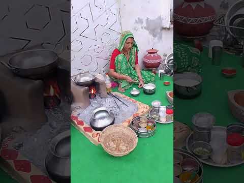 लहसुन की चटनी#desi #food#देसीमारवाड़ीभजन #desiviilagelifetstyle#lahsun #shortvideo#viilagelife