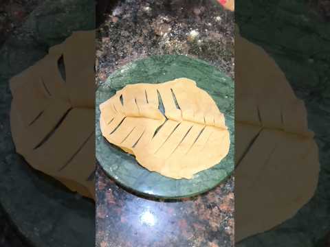 Unique Leaf Paratha Folding#shorts #trending #food #desi #paratha #roti #youtubeshorts #viralvideo