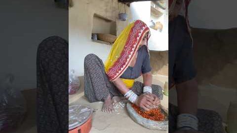 लाल मिर्ची की चटनी 😍 #shorts #desi #food #rajasthani #youtubeshorts #recipe #villagelife #rajasthan