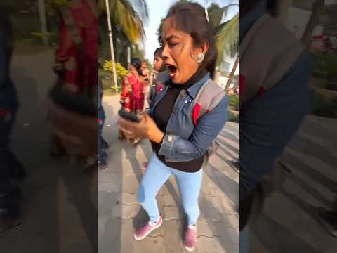 ये लड़कीया इतनी बुरी तरहा डर क्यों रही है ! Desi Funny Shorts #shorts