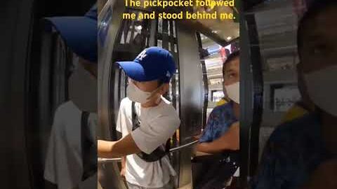 Pickpocket caught stealing in Italy #crime​ #pickpocket​ #viral​ #viralvideo​ #crime​ #news​ #video