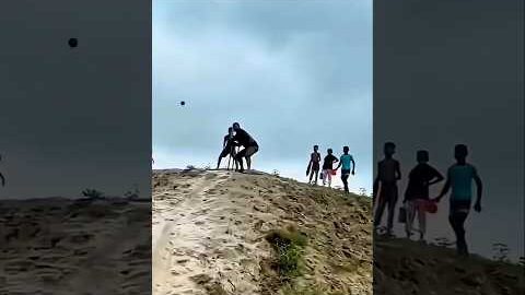 CRICKET KHELNE KE LIYE DESI GUGAD  !