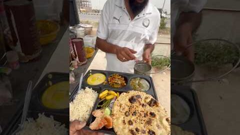 गाँव की देसी थाली 120/- रुपये में 👌👌 #viral #shorts #desi #trending #thali #gaon #food #street