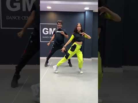 Garmi 🔥🔥 Dancing with @akshitagoeldance | #deepaktulsyan #gmdancecentre #josh