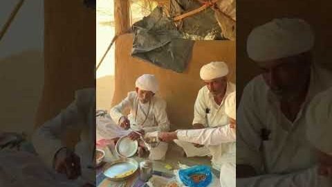 भाईयो का प्रेम भरा खाना 😍 #rajasthan #gaon #desi #village #life #desi #food #youtubeshorts #shorts