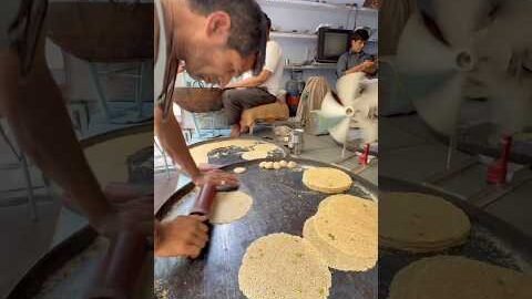 ब्यावर की मशहूर तिलपट्टी 😘 #desi #rajasthan #khana #roti #youtubeshorts #villagelife #reel #shorts
