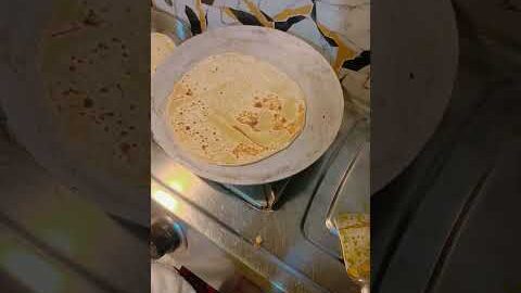 Desi #desi tricks for fluffly rotitips #trending #rotirecipe #ispesal #roti #viral #kitchen#ytshorts