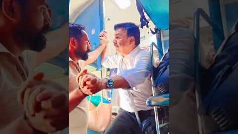 आज गलत टीटी से पंगा ले लिया भाई ने train se utar diya#shortsfeed #shorts #train #railway #news