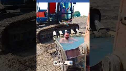 Desi Jugaad 🚨 JCB मध्येच घेतली पूलची मजा